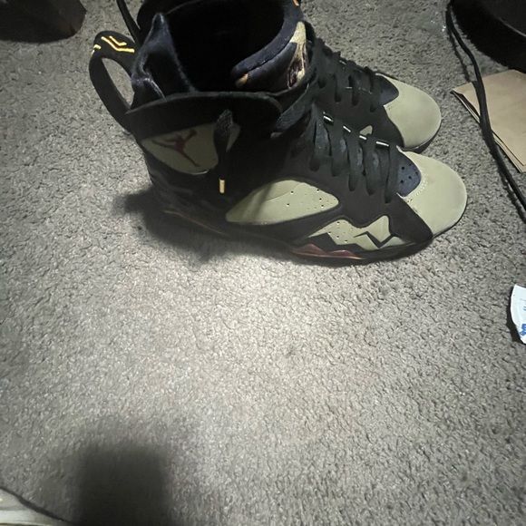 Air Jordan 7 Retro Black and Olive - Picture 1 of 2